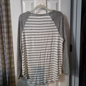 Old Navy Gray and White Striped Crew Neck Sweater